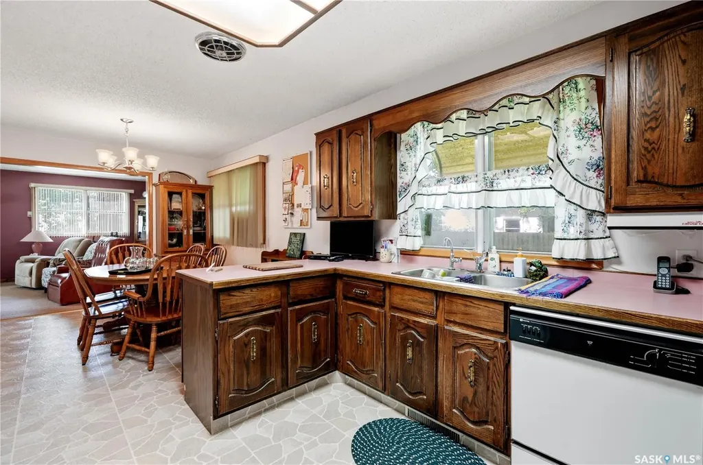 501 3rd Street E Watrous SK S0K 4T0