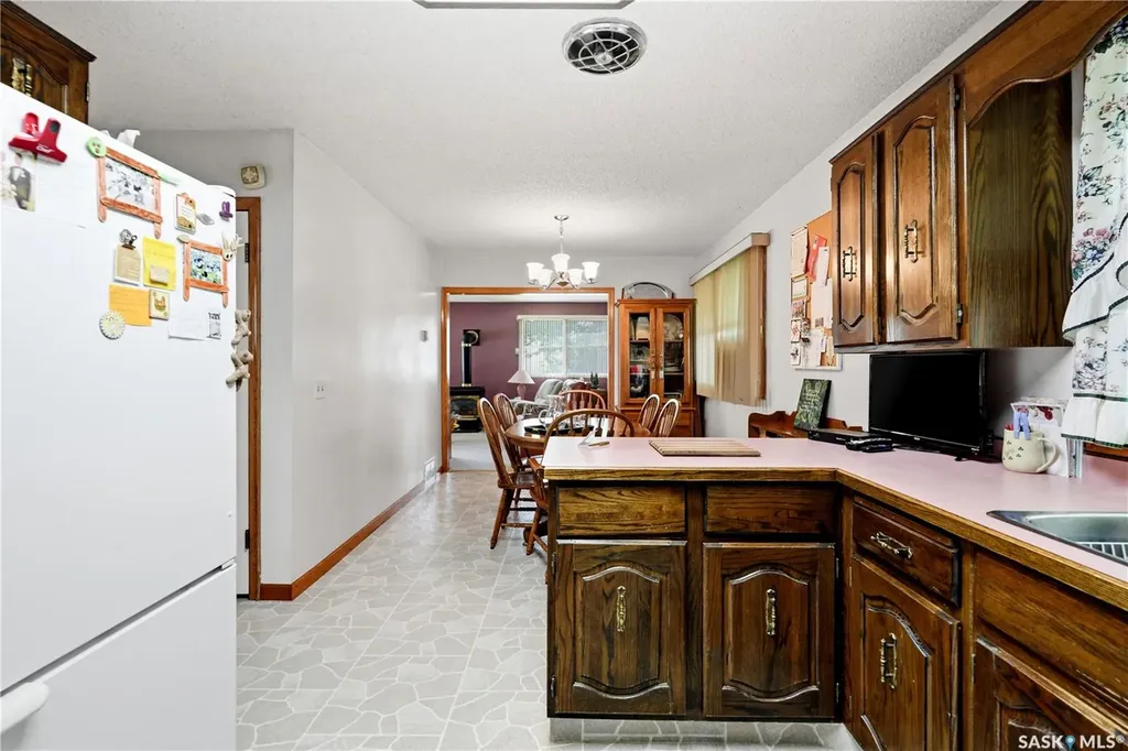 501 3rd Street E Watrous SK S0K 4T0