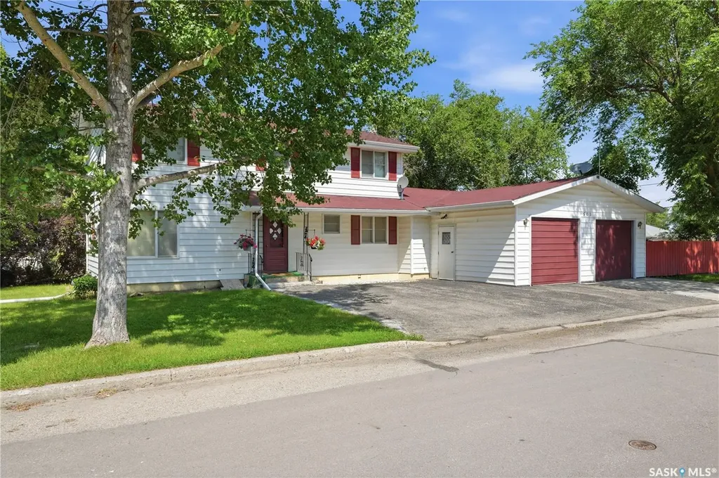 501 3rd Street E Watrous SK S0K 4T0