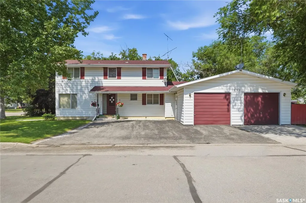 501 3rd Street E Watrous SK S0K 4T0