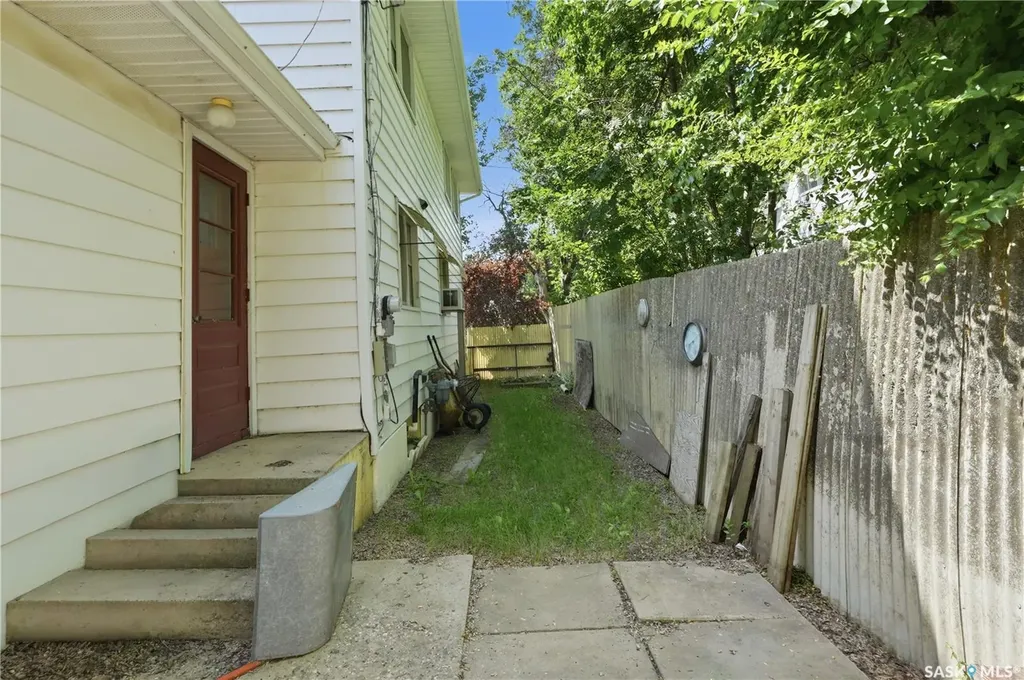 501 3rd Street E Watrous SK S0K 4T0