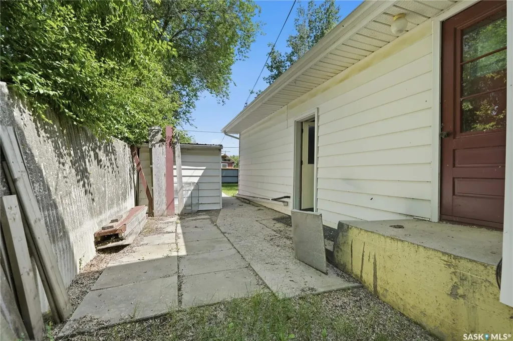 501 3rd Street E Watrous SK S0K 4T0