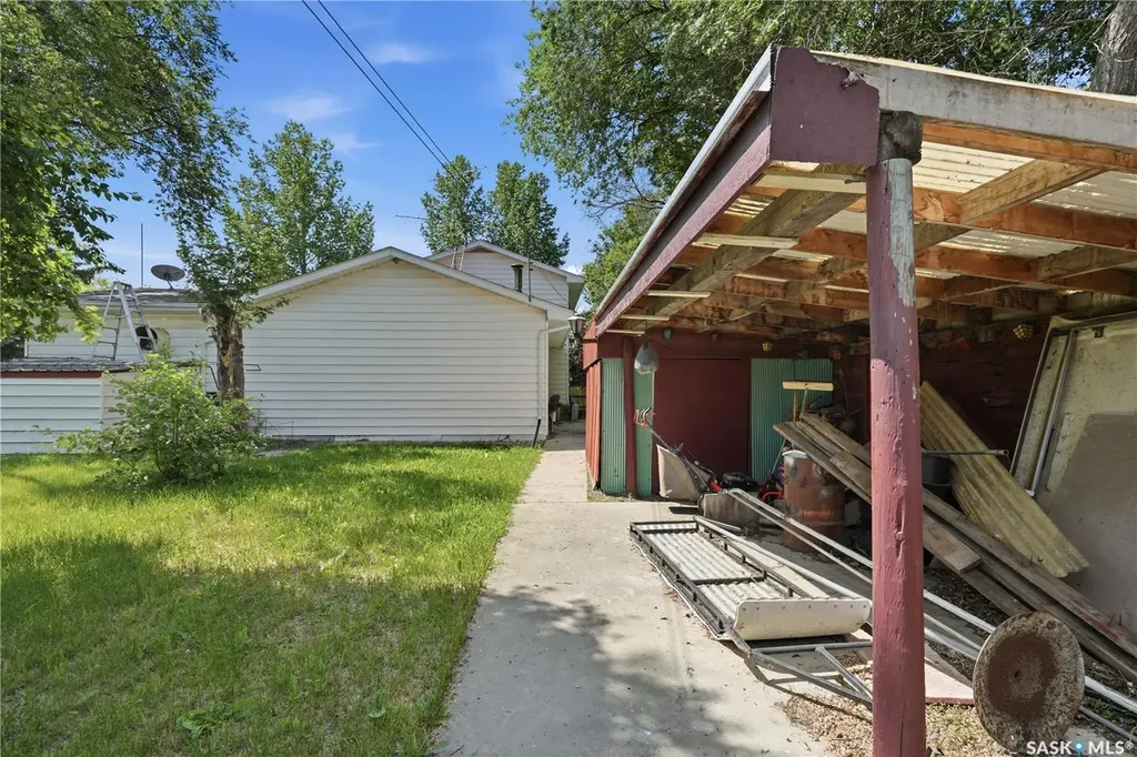 501 3rd Street E Watrous SK S0K 4T0