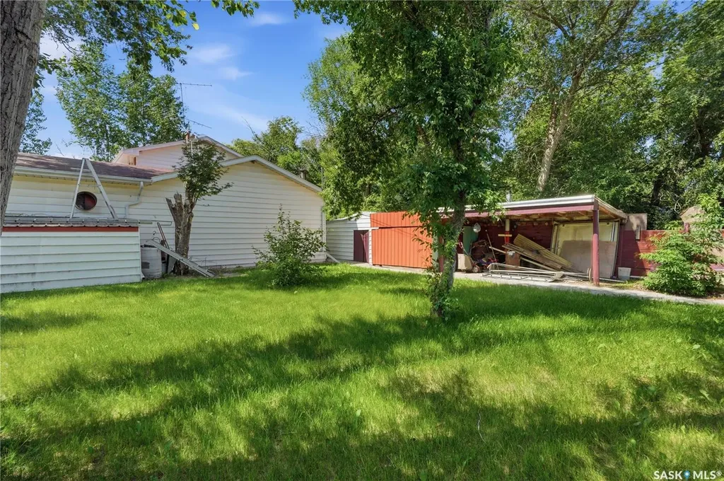 501 3rd Street E Watrous SK S0K 4T0