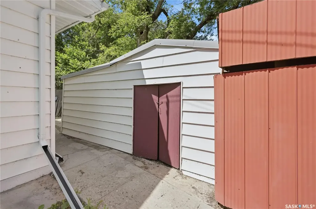 501 3rd Street E Watrous SK S0K 4T0