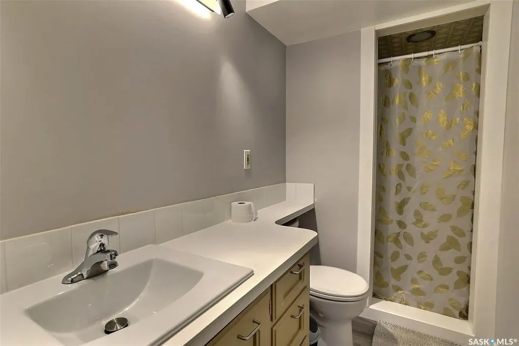122 Edenwold Crescent Regina SK S4R 8A3