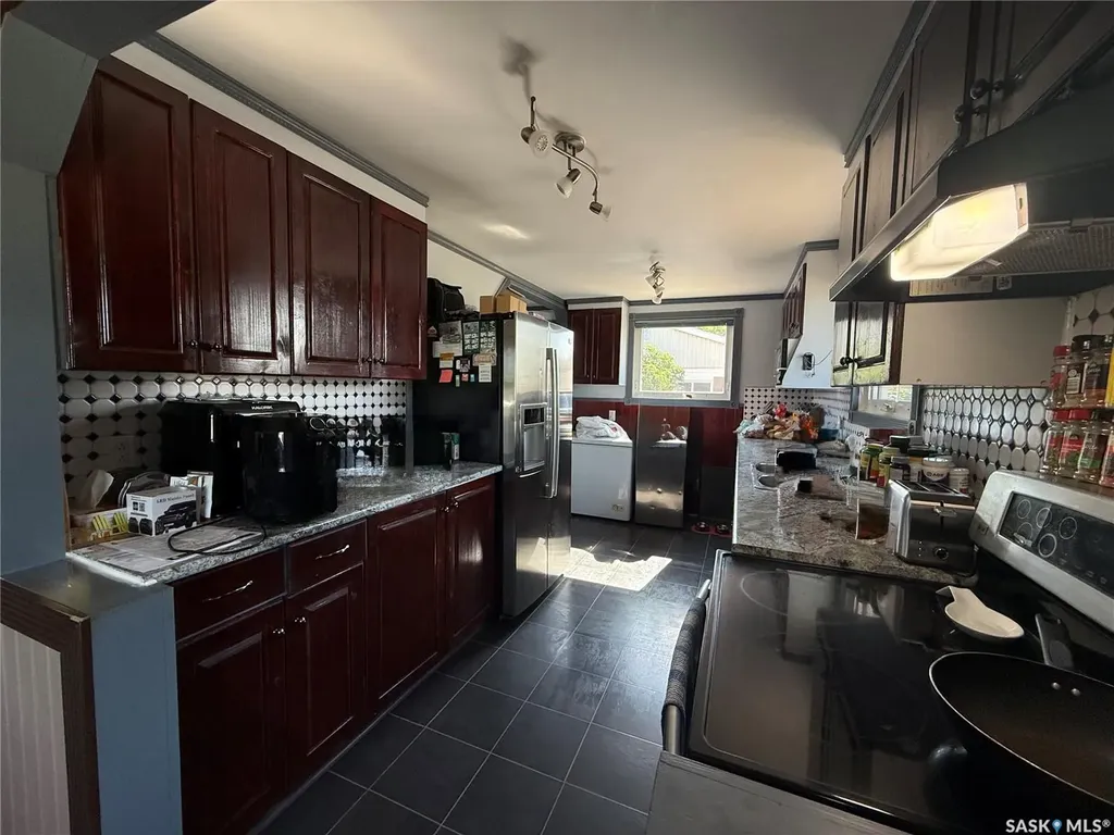 12 6th Street Crescent W Kindersley SK S0L 1S0