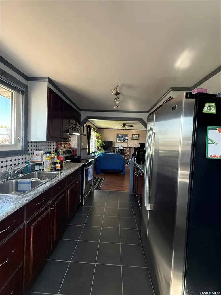 12 6th Street Crescent W Kindersley SK S0L 1S0