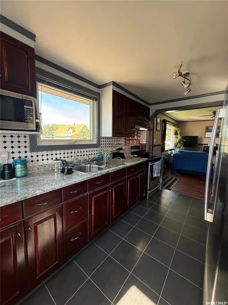 12 6th Street Crescent W Kindersley SK S0L 1S0