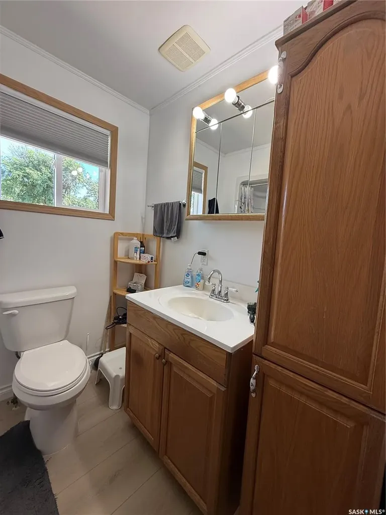12 6th Street Crescent W Kindersley SK S0L 1S0