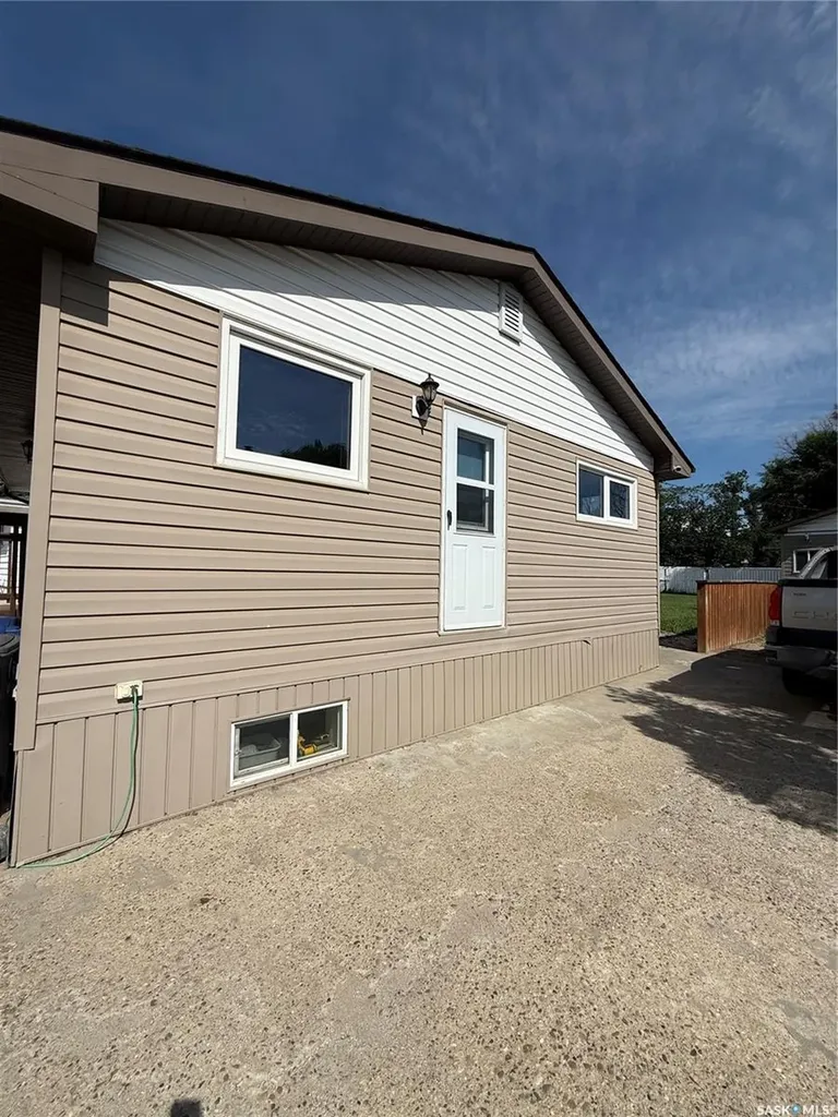 12 6th Street Crescent W Kindersley SK S0L 1S0