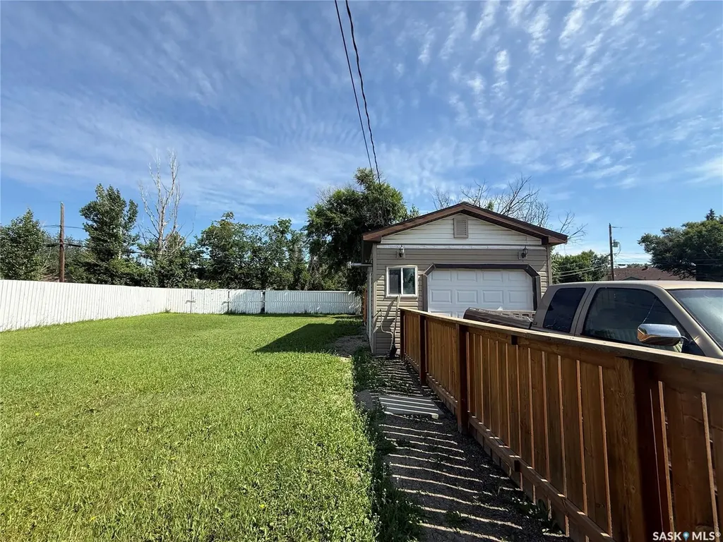 12 6th Street Crescent W Kindersley SK S0L 1S0