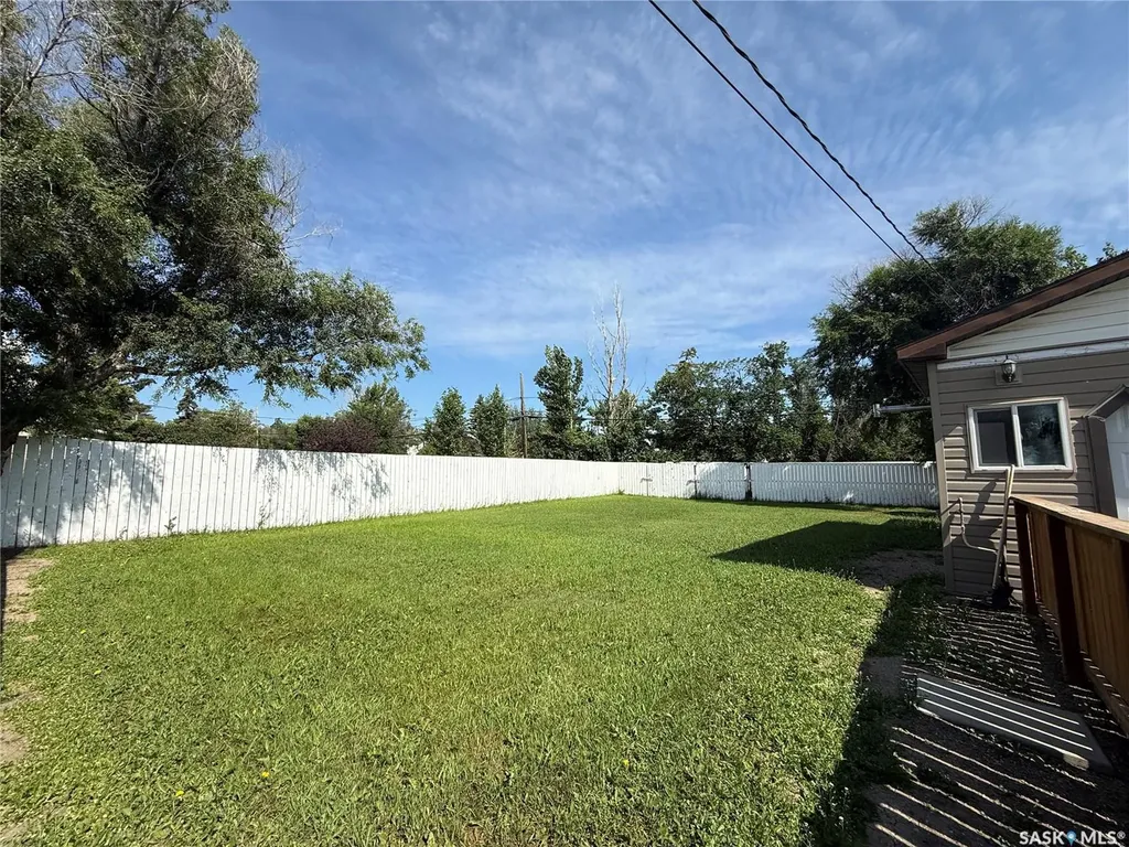 12 6th Street Crescent W Kindersley SK S0L 1S0
