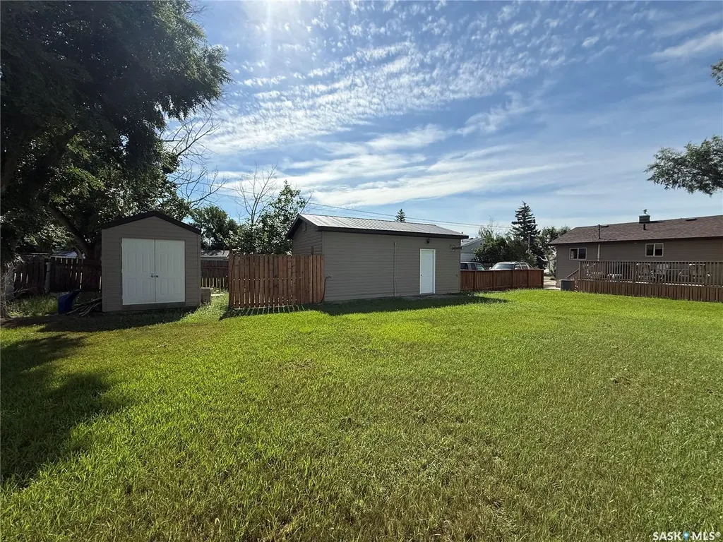 12 6th Street Crescent W Kindersley SK S0L 1S0