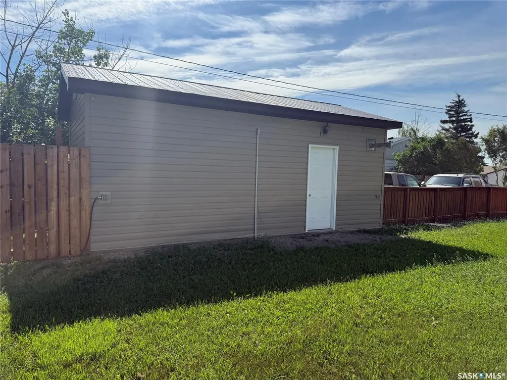 12 6th Street Crescent W Kindersley SK S0L 1S0