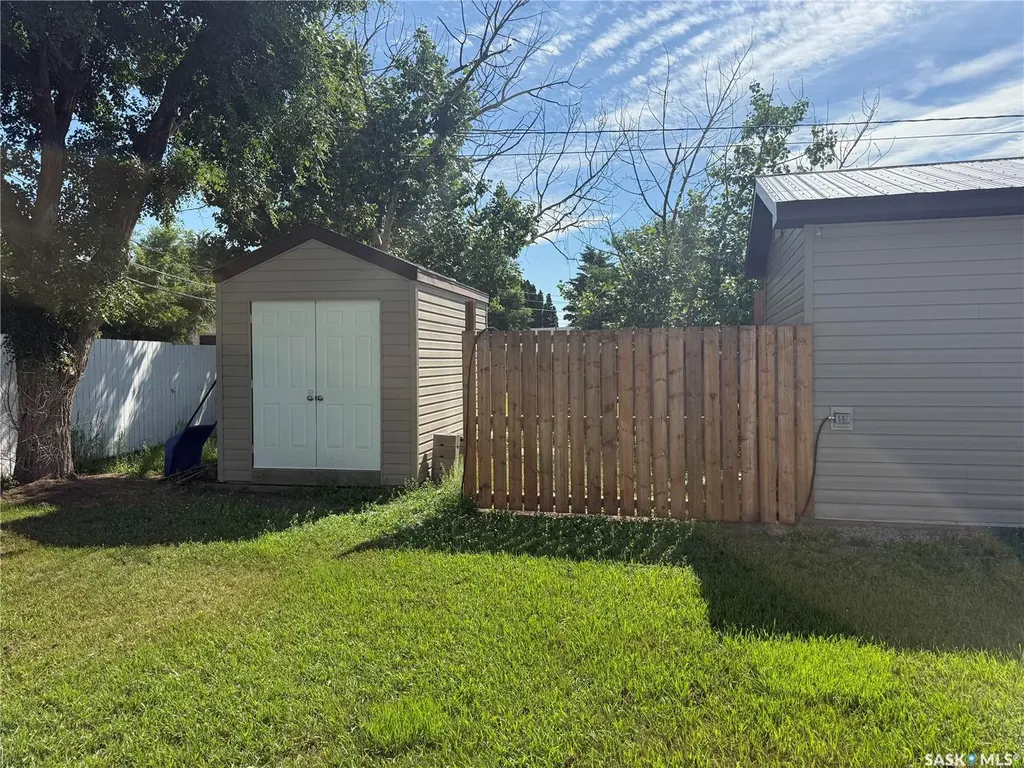 12 6th Street Crescent W Kindersley SK S0L 1S0