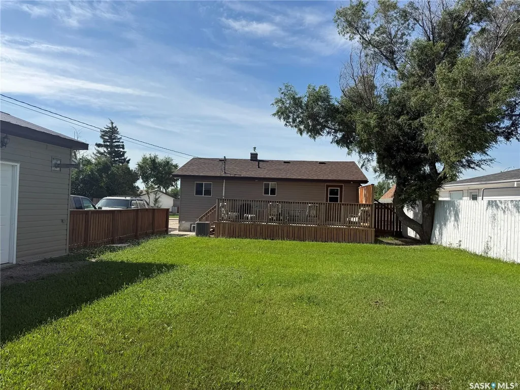 12 6th Street Crescent W Kindersley SK S0L 1S0