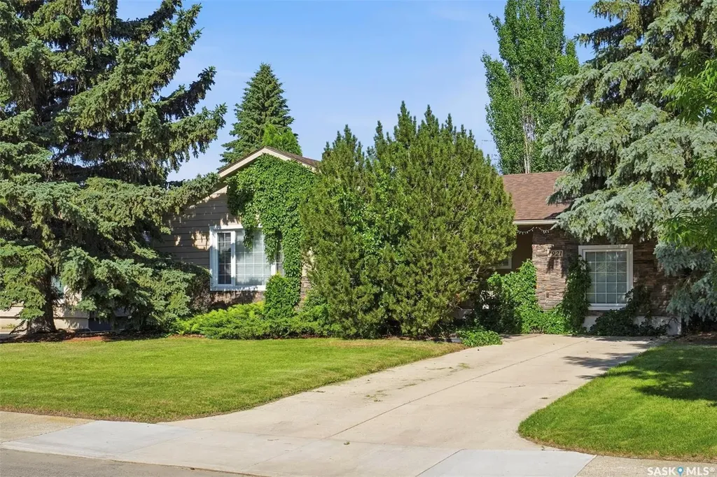 1921 Sommerfeld Avenue Saskatoon SK S7J 2E2