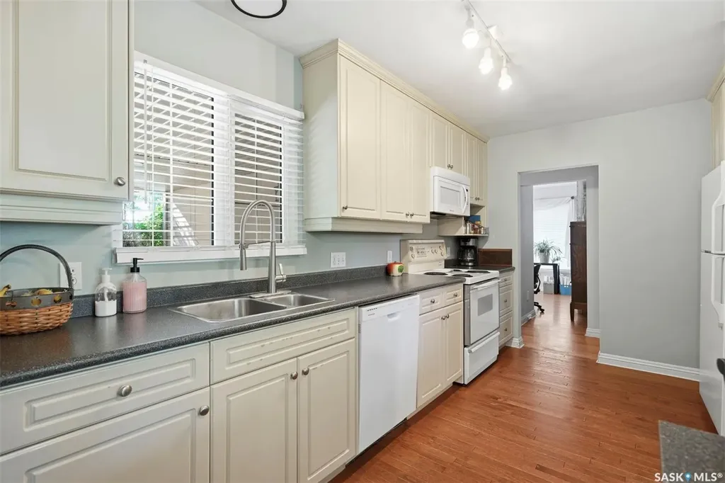 1921 Sommerfeld Avenue Saskatoon SK S7J 2E2