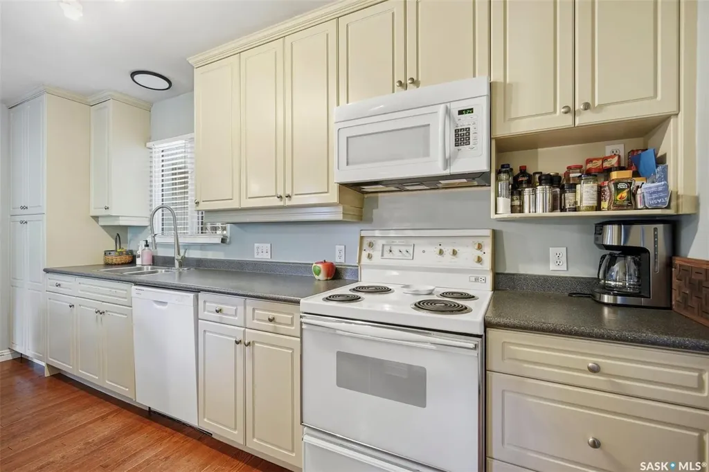 1921 Sommerfeld Avenue Saskatoon SK S7J 2E2