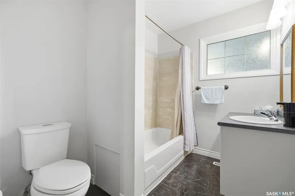 1921 Sommerfeld Avenue Saskatoon SK S7J 2E2