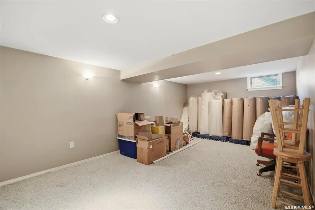 1921 Sommerfeld Avenue Saskatoon SK S7J 2E2