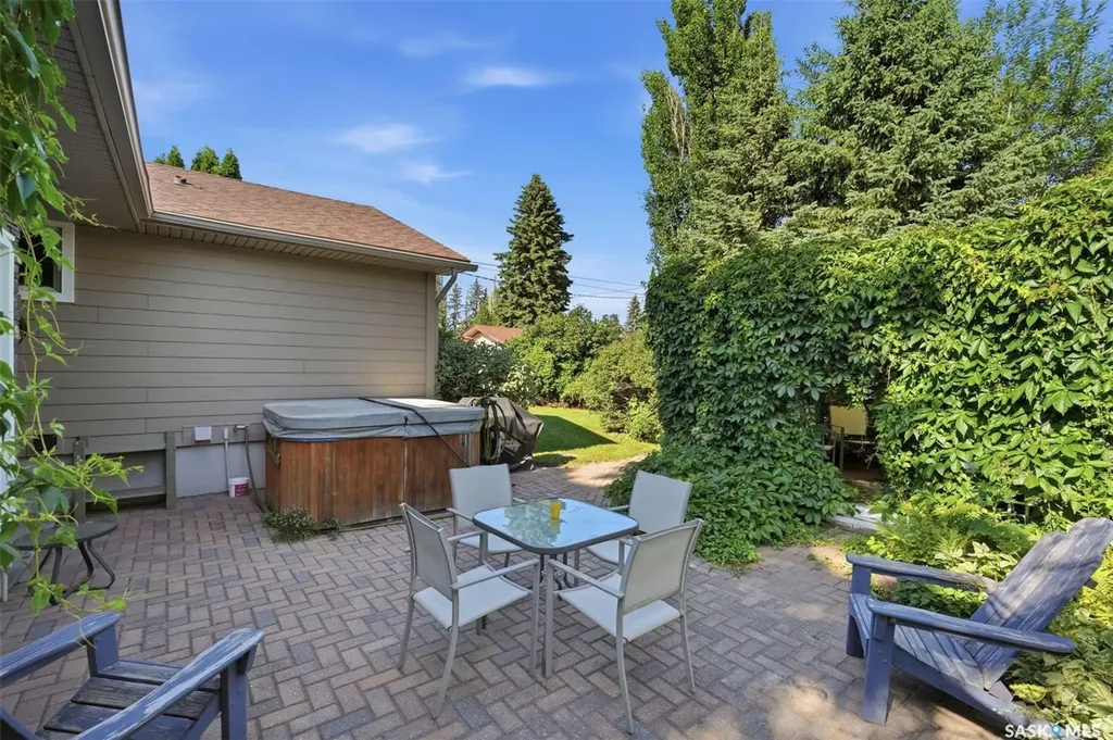 1921 Sommerfeld Avenue Saskatoon SK S7J 2E2