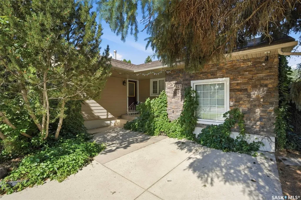 1921 Sommerfeld Avenue Saskatoon SK S7J 2E2