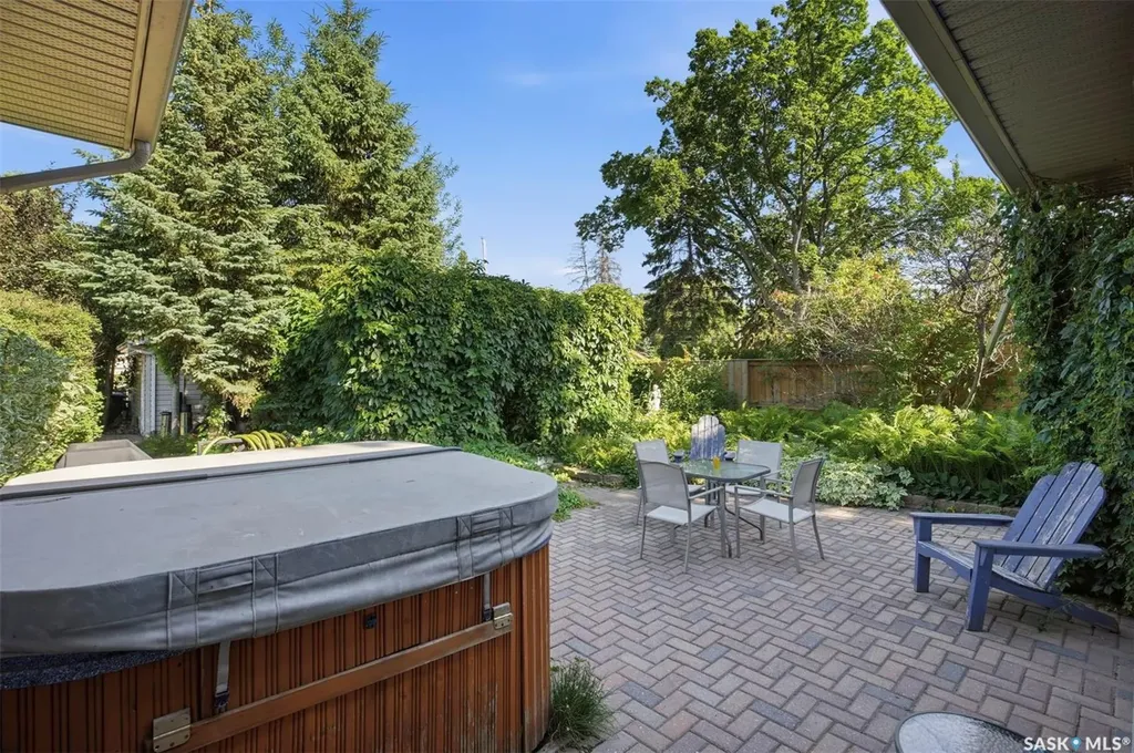 1921 Sommerfeld Avenue Saskatoon SK S7J 2E2