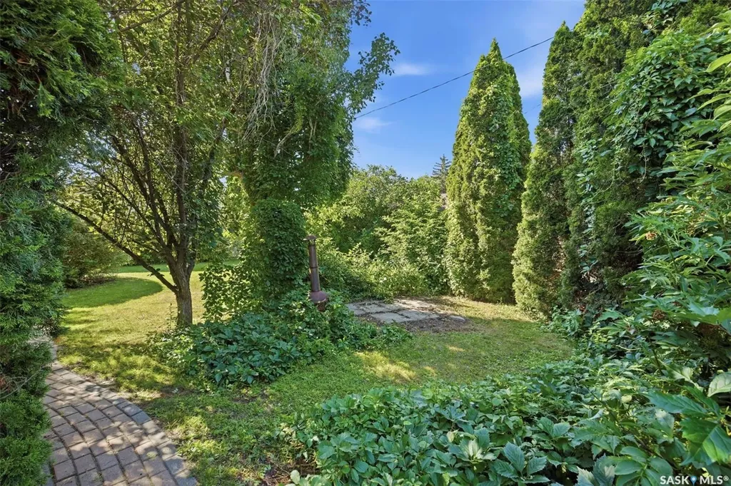 1921 Sommerfeld Avenue Saskatoon SK S7J 2E2