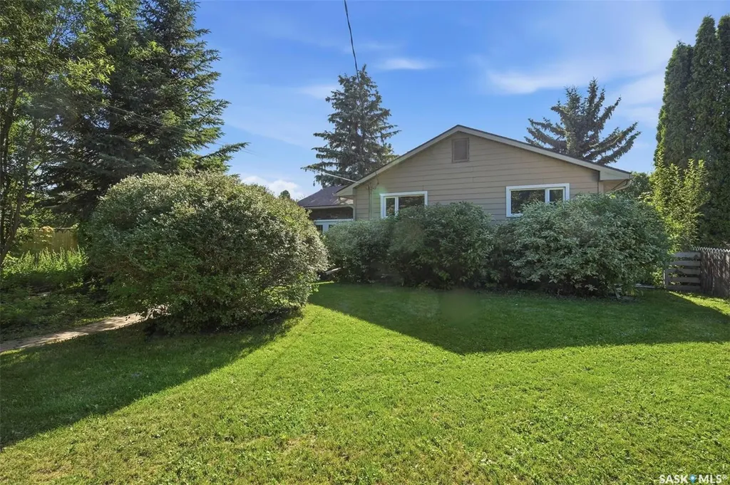 1921 Sommerfeld Avenue Saskatoon SK S7J 2E2