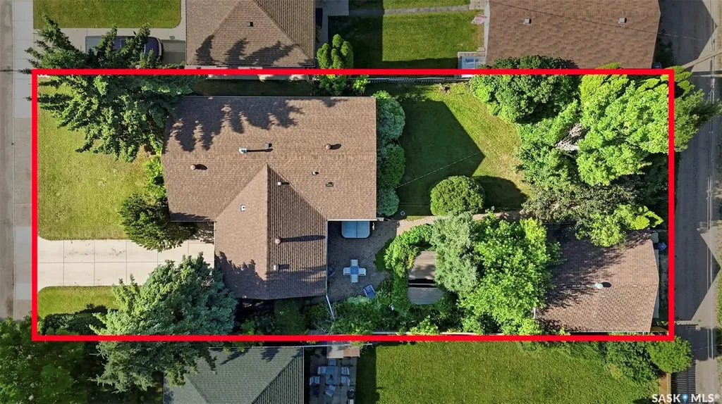 1921 Sommerfeld Avenue Saskatoon SK S7J 2E2