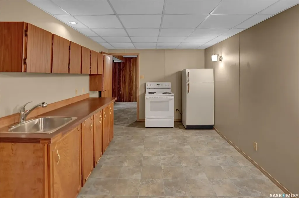 1228 Athabasca Street W Moose Jaw SK S6H 6C6