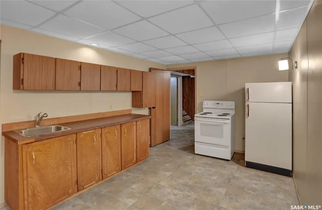 1228 Athabasca Street W Moose Jaw SK S6H 6C6