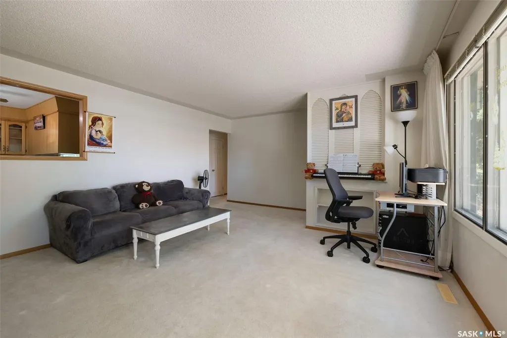 4343 England Road Regina SK S4R 4P2