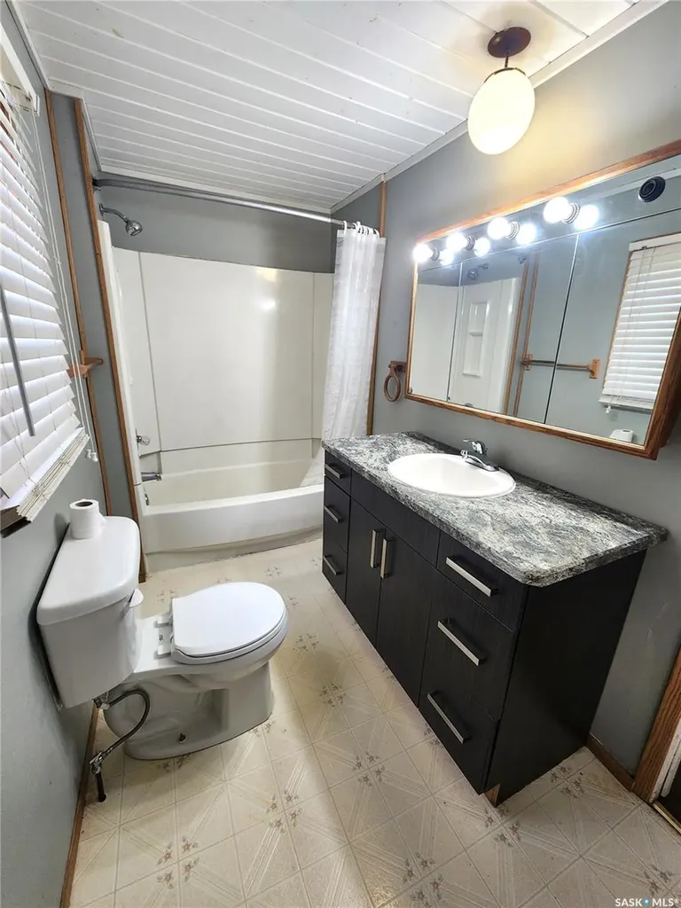 634 2nd Street Estevan SK S4A 0K9