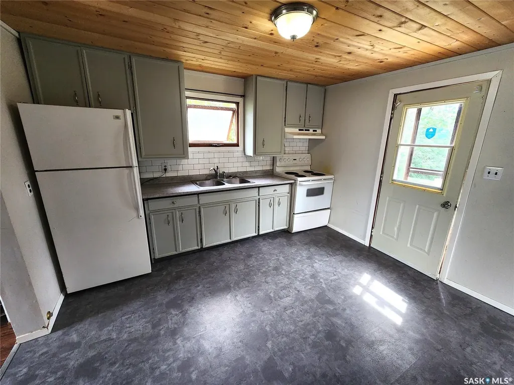 634 2nd Street Estevan SK S4A 0K9
