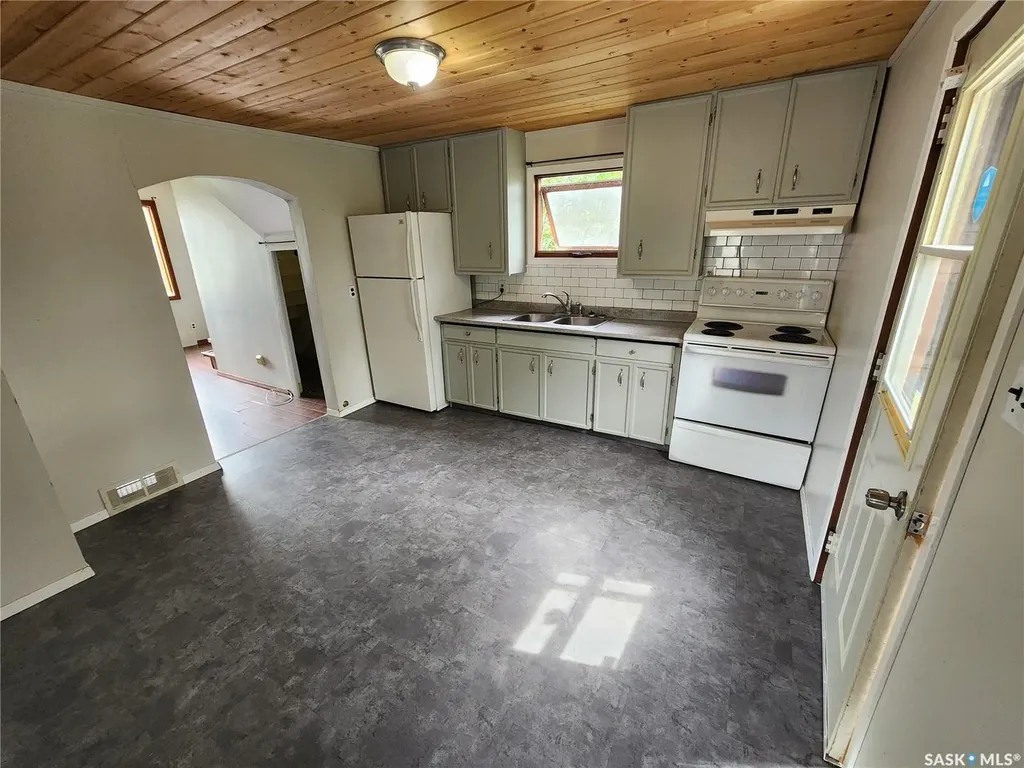 634 2nd Street Estevan SK S4A 0K9
