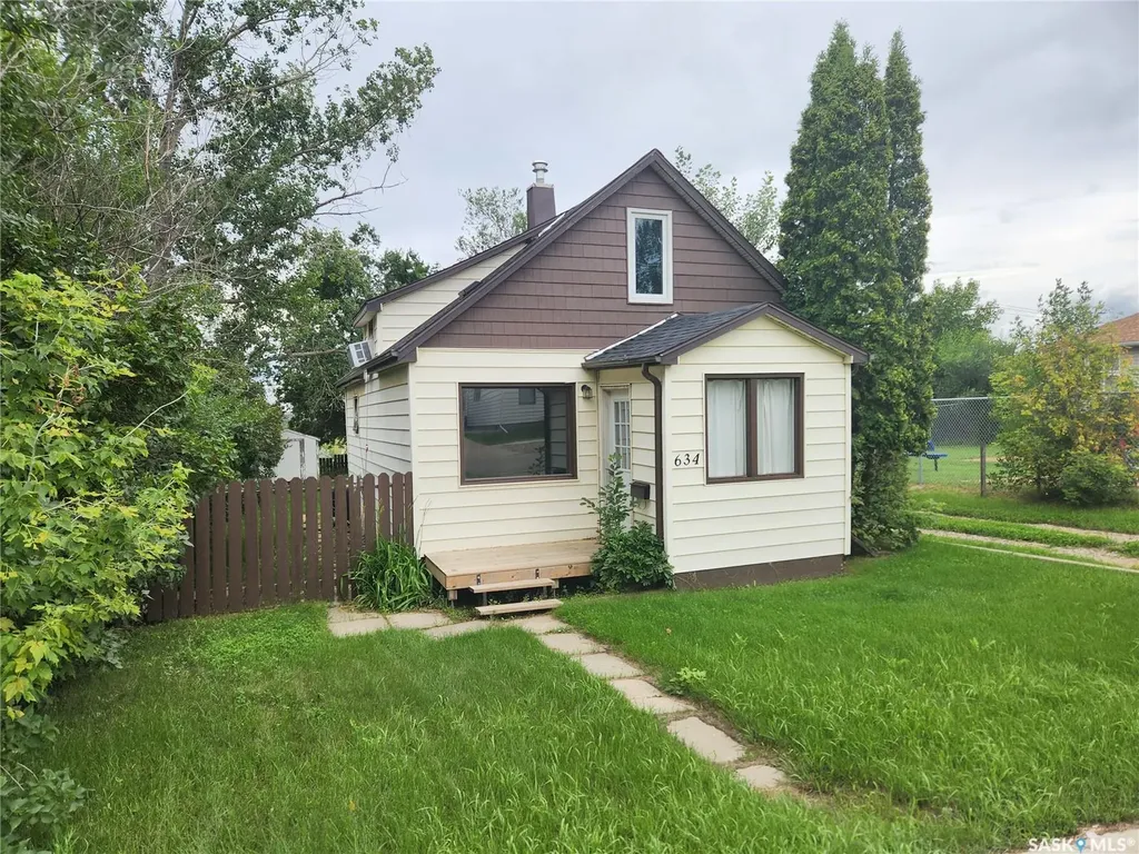 634 2nd Street Estevan SK S4A 0K9