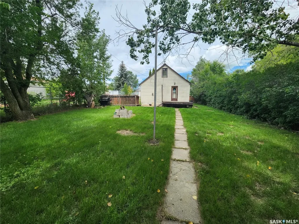 634 2nd Street Estevan SK S4A 0K9