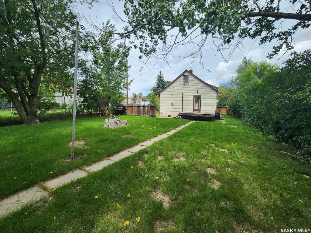 634 2nd Street Estevan SK S4A 0K9