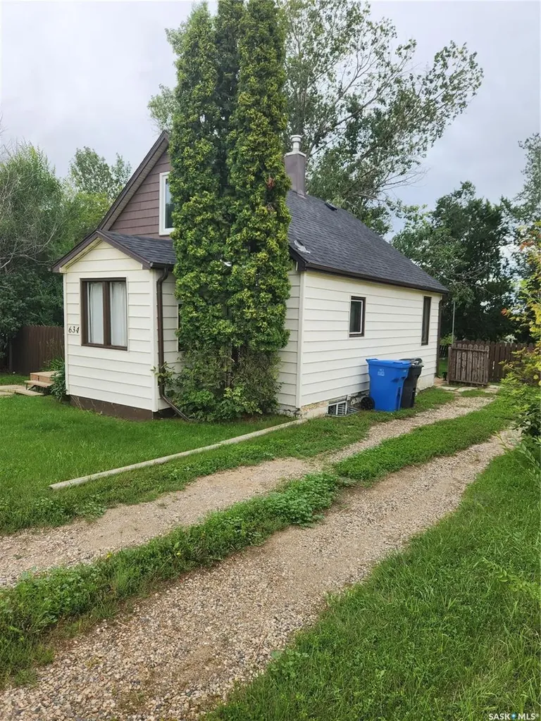 634 2nd Street Estevan SK S4A 0K9