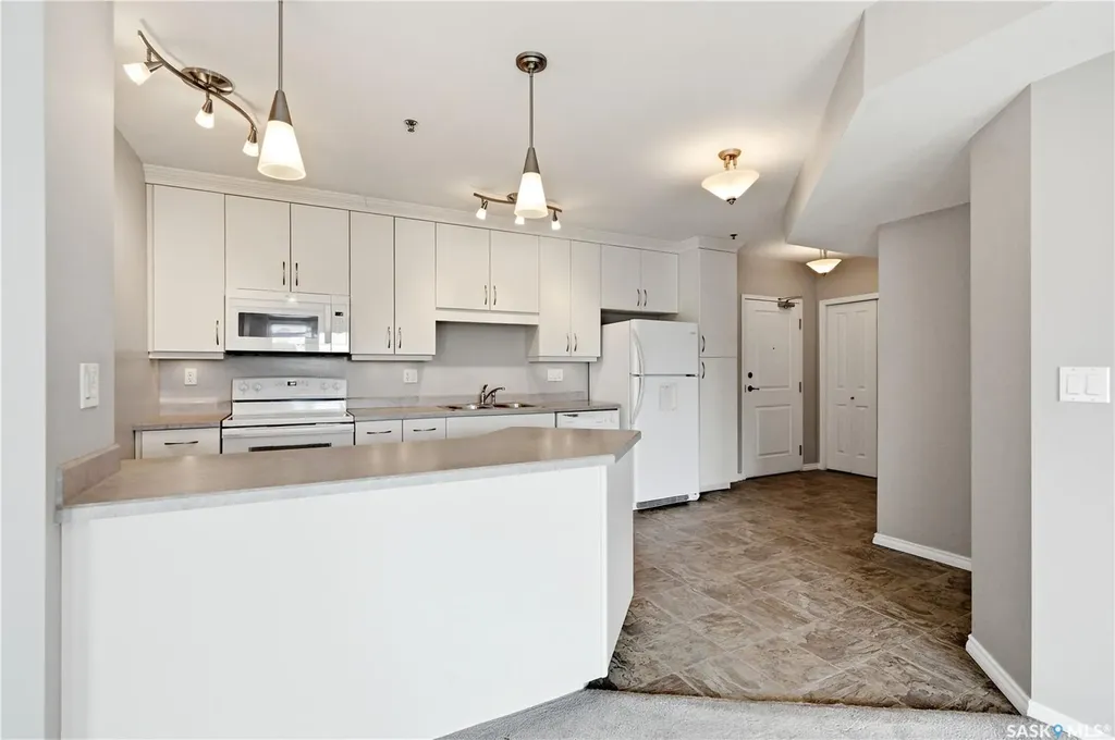 902 Spadina Crescent E Saskatoon SK S7K 0G8