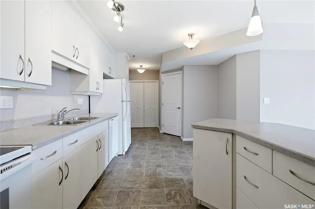 902 Spadina Crescent E Saskatoon SK S7K 0G8