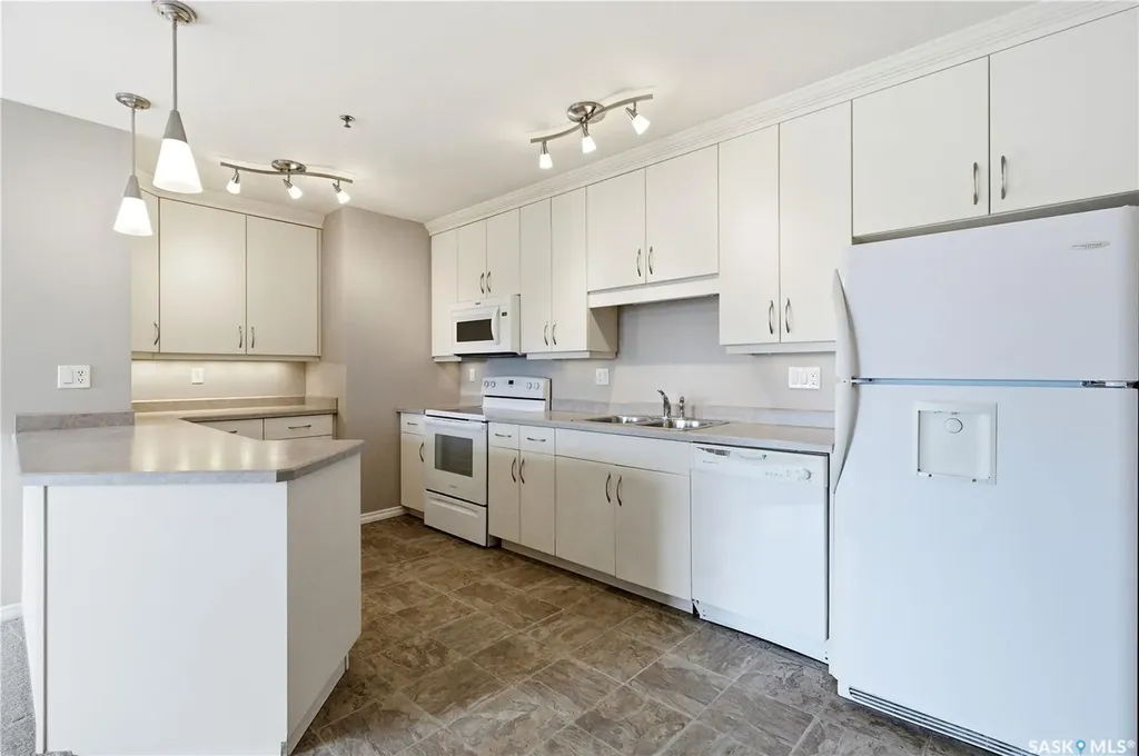 902 Spadina Crescent E Saskatoon SK S7K 0G8