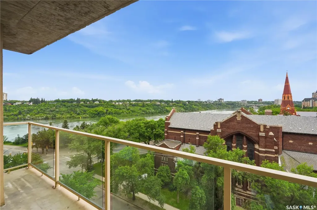 902 Spadina Crescent E Saskatoon SK S7K 0G8