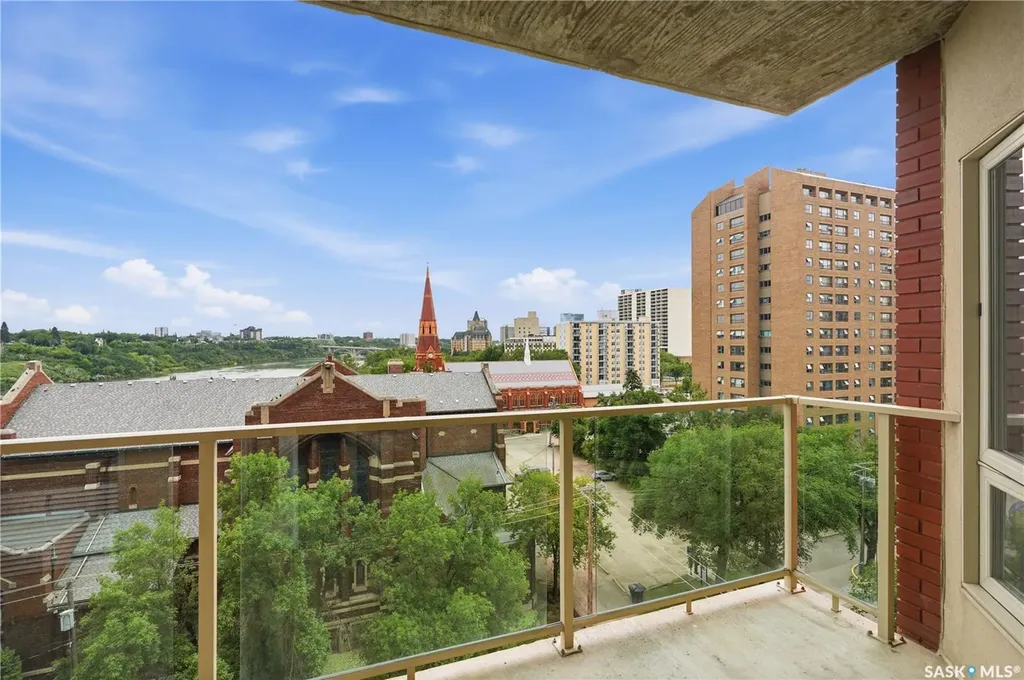 902 Spadina Crescent E Saskatoon SK S7K 0G8