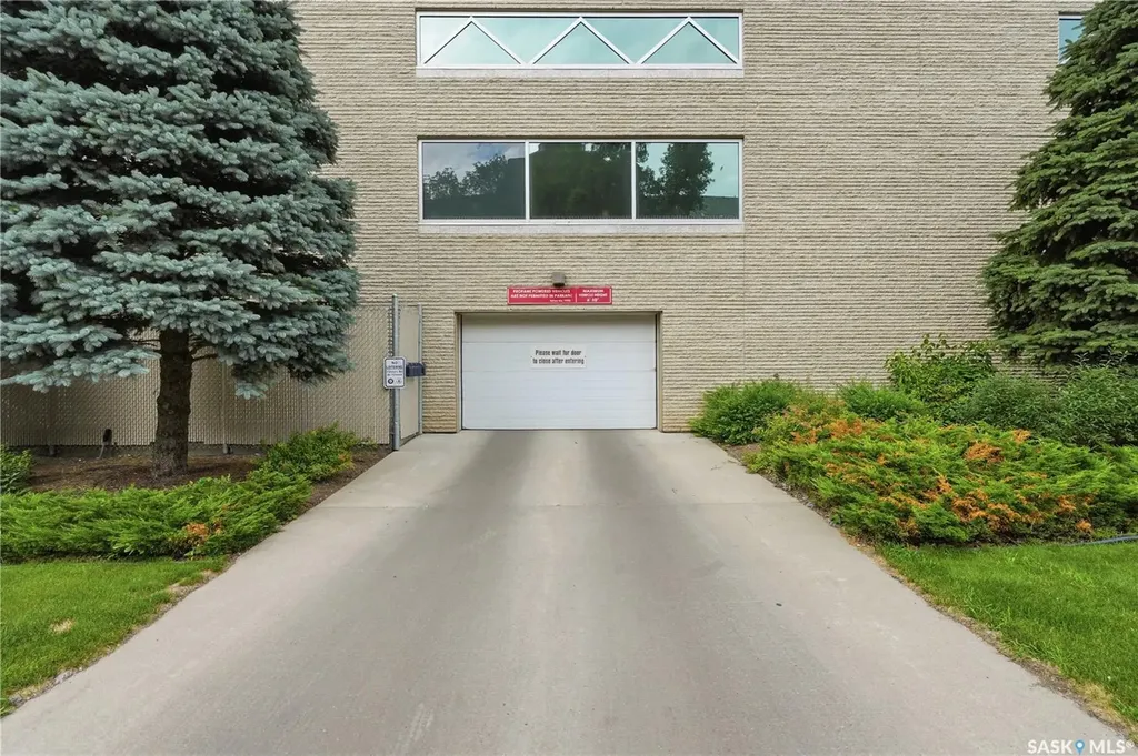 902 Spadina Crescent E Saskatoon SK S7K 0G8