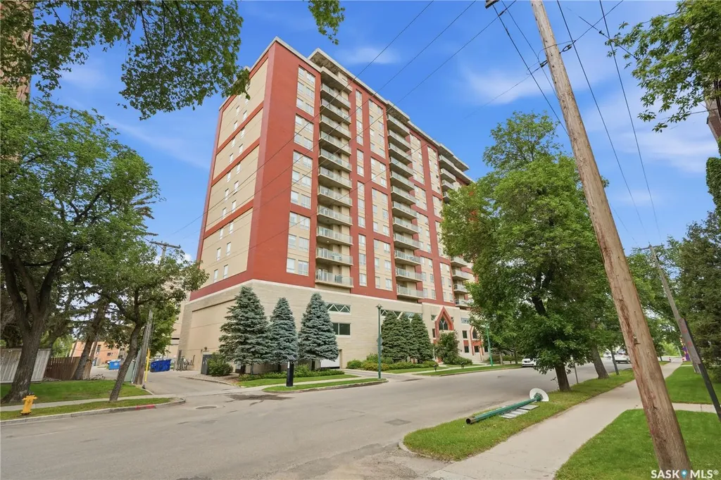 902 Spadina Crescent E Saskatoon SK S7K 0G8