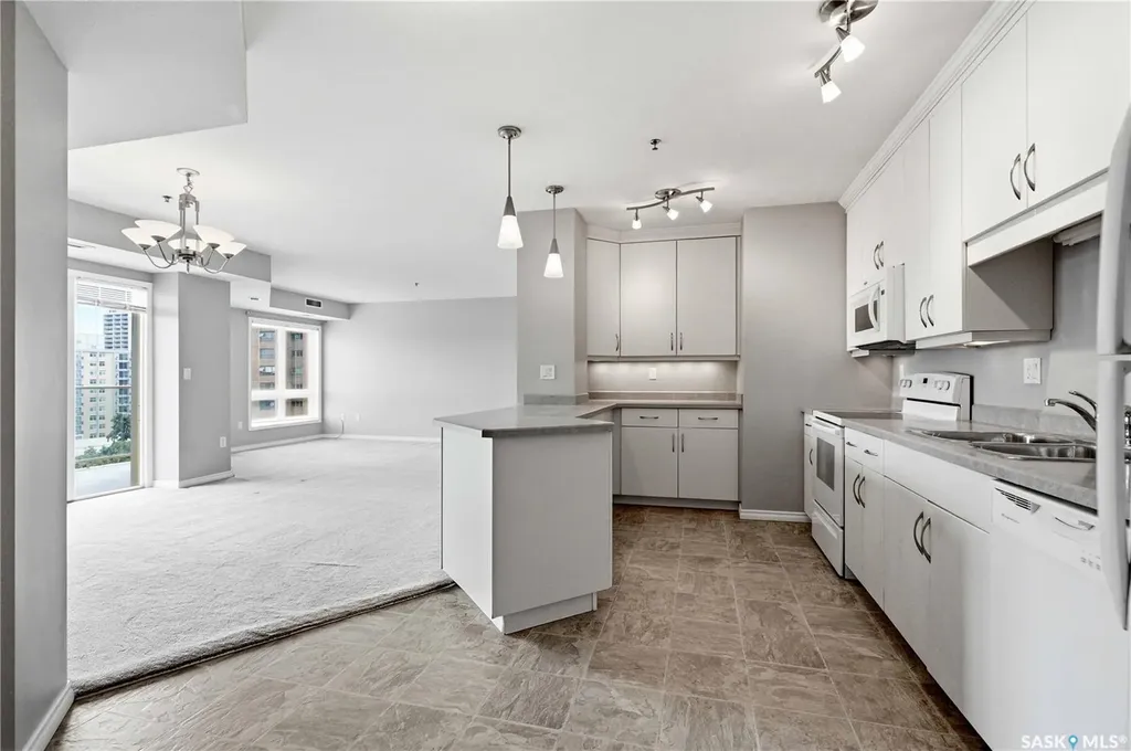 902 Spadina Crescent E Saskatoon SK S7K 0G8